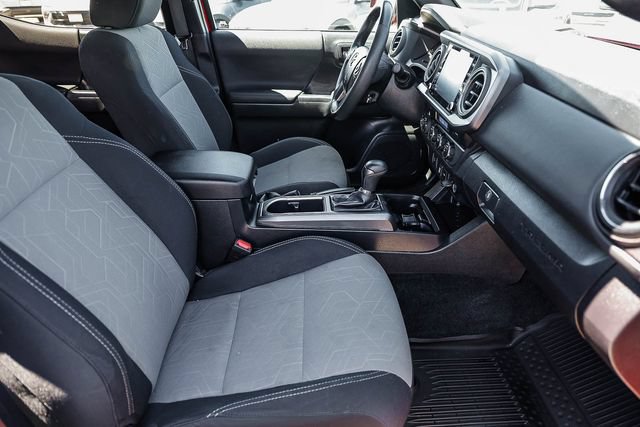 Used 2022 Toyota Tacoma TRD Off-Road AWD/4WD image 19