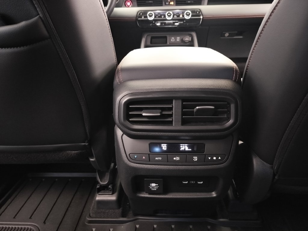 Used 2025 Honda Pilot TrailSport image 19