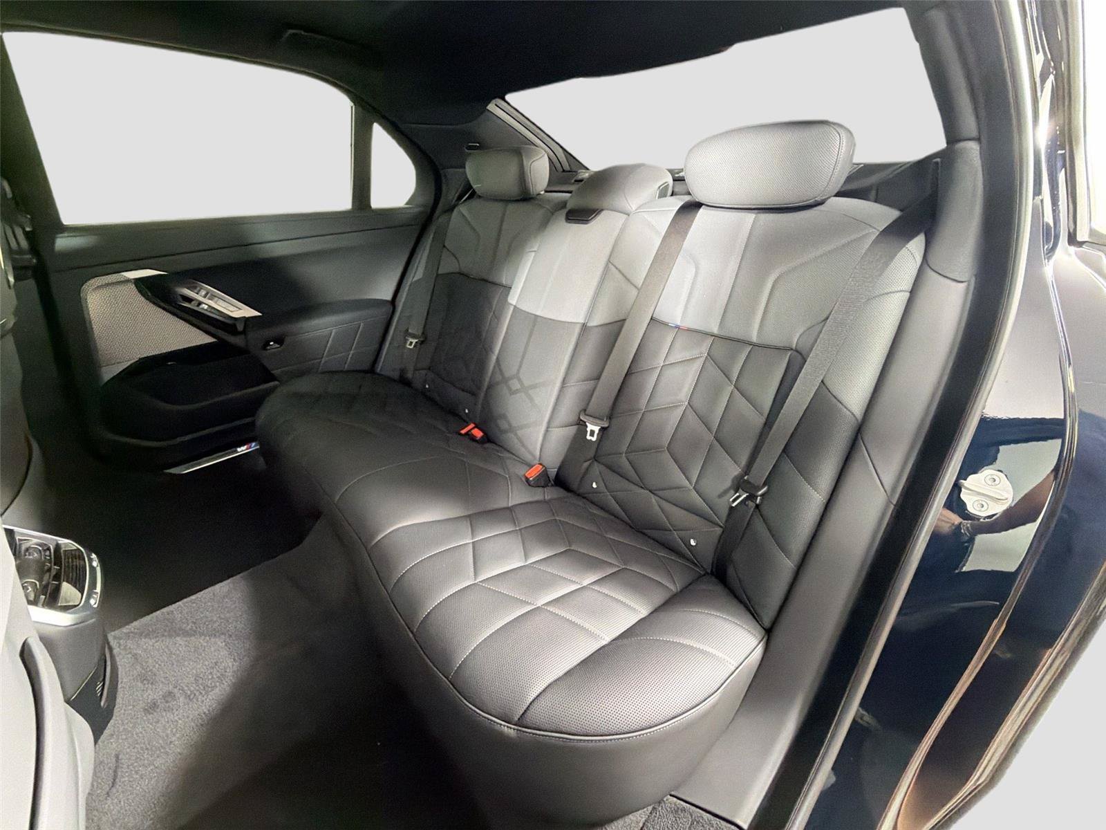 New 2026 BMW 750e xDrive w/ Premium Package AWD/4WD image 22