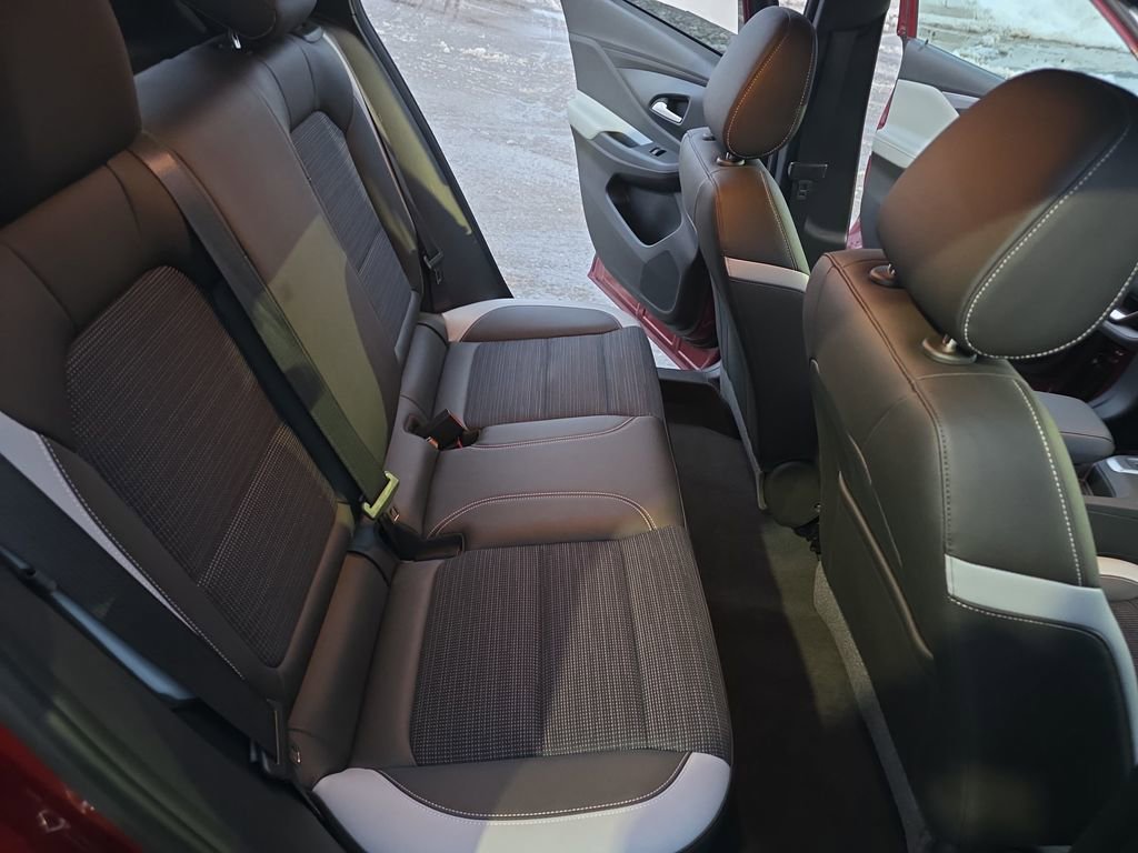 Used 2024 Buick Envista Preferred image 11