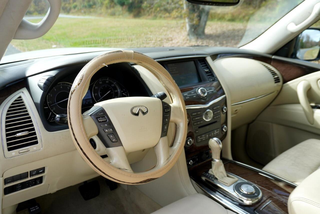 Used 2011 INFINITI QX56 2WD w/ Deluxe Touring Pkg image 16