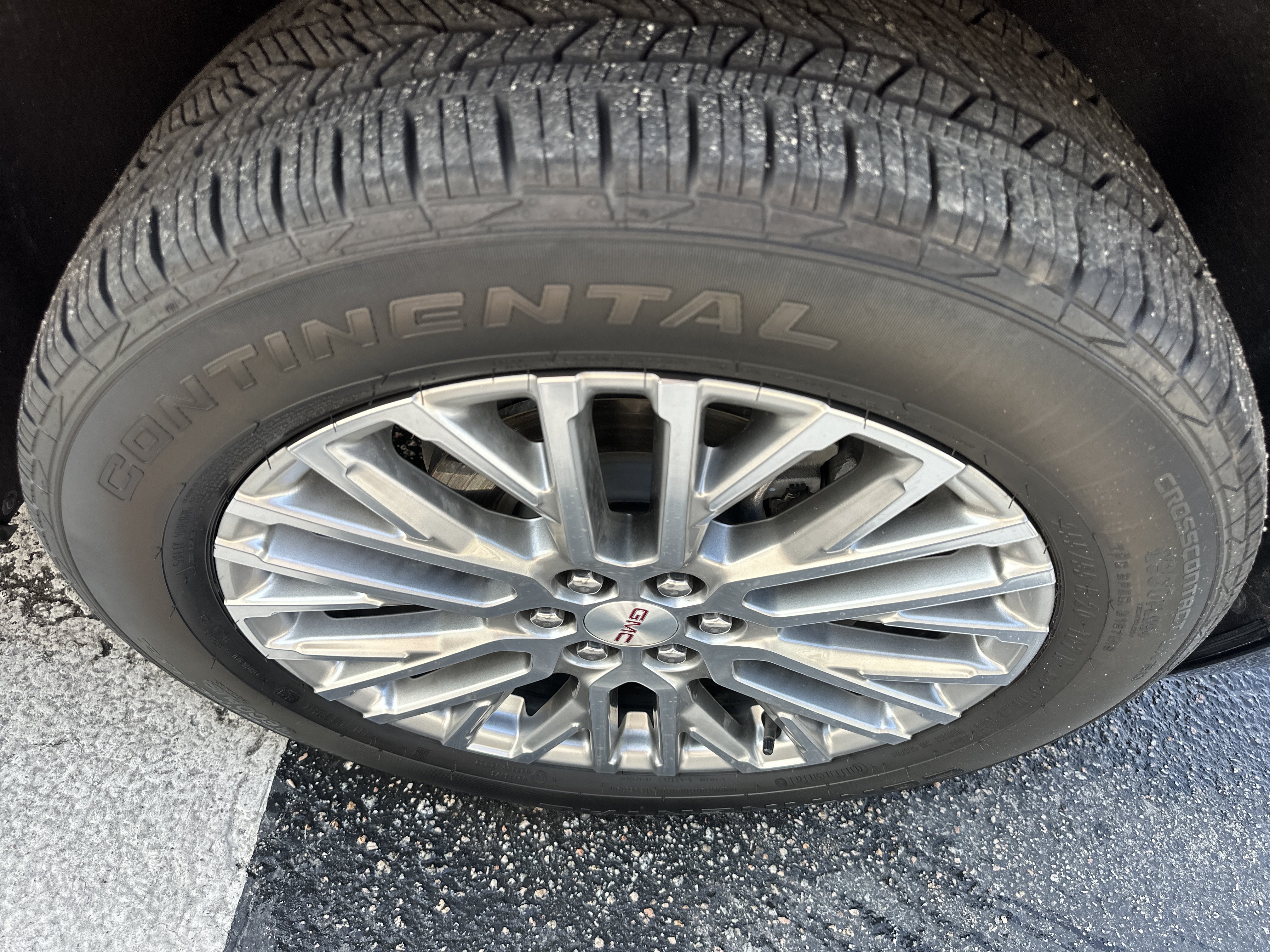 Used 2024 GMC Acadia Denali AWD/4WD image 6