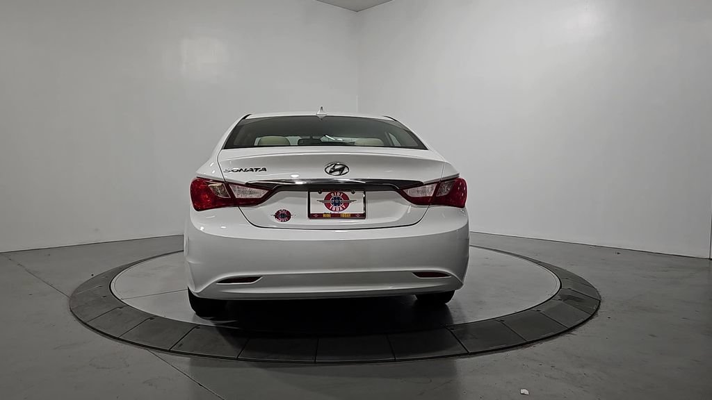 Used 2012 Hyundai Sonata GLS FWD image 4