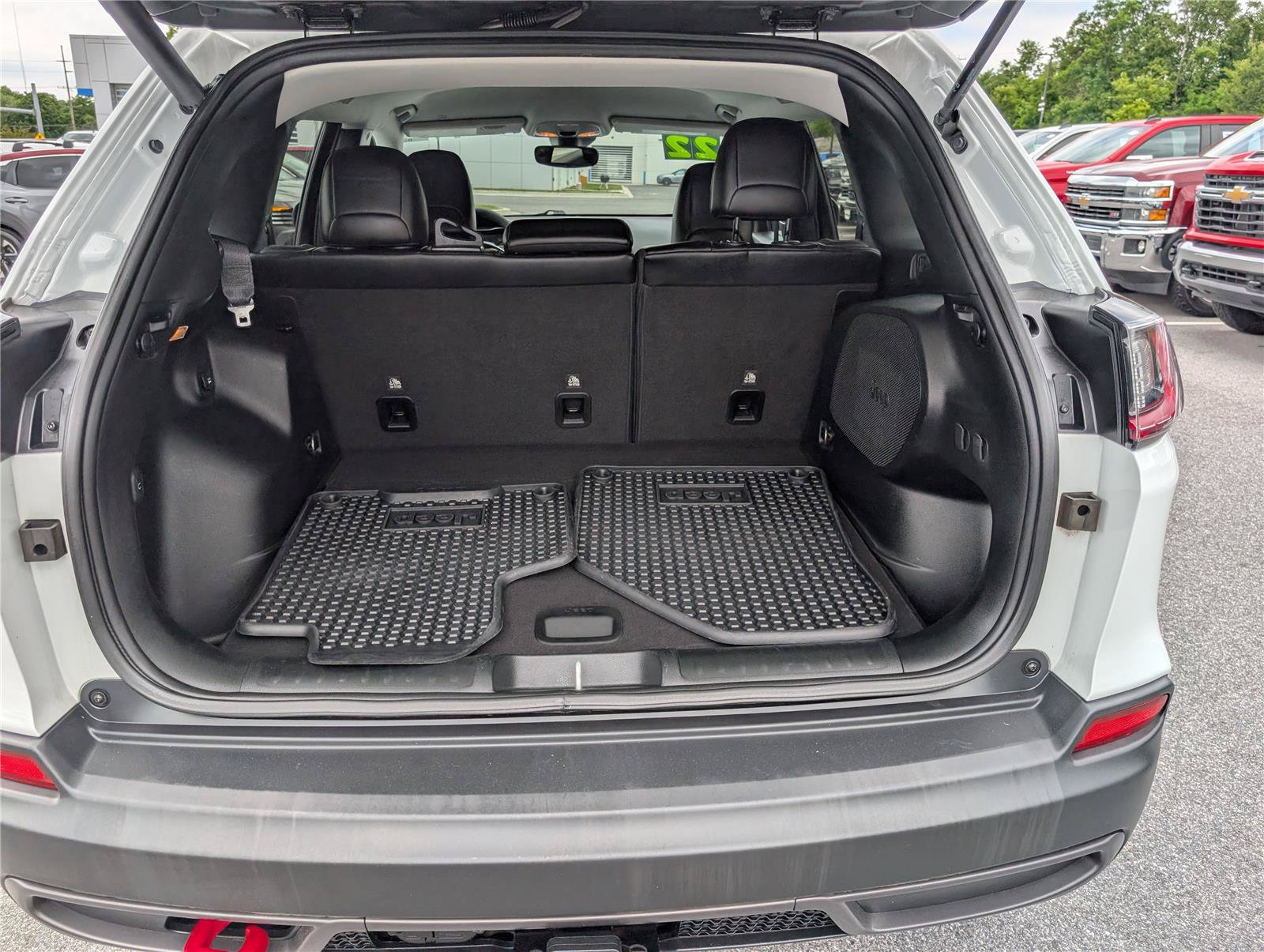 Used 2022 Jeep Cherokee Trailhawk w/ Sound & Nav Group AWD/4WD image 12