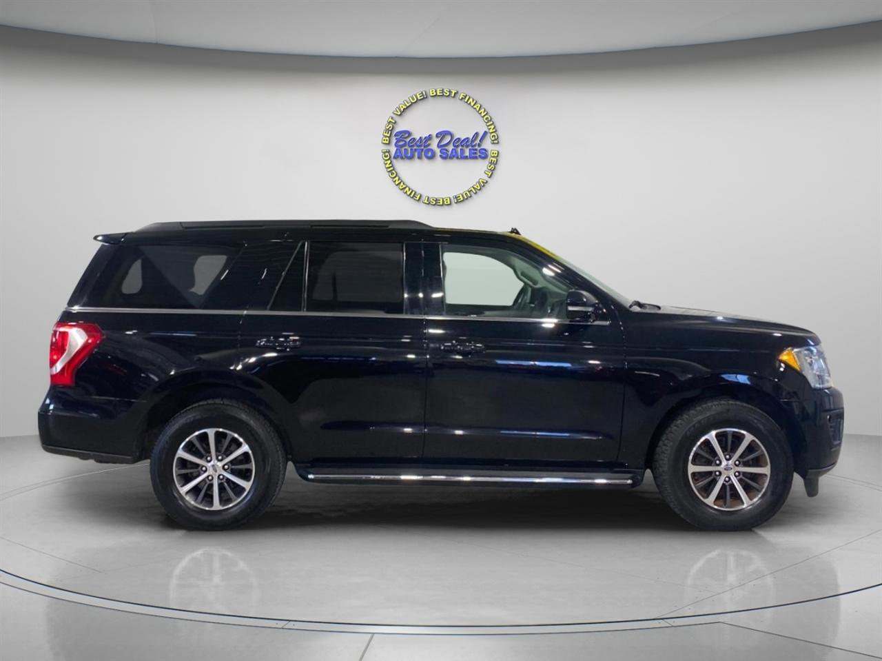 Used 2020 Ford Expedition XLT w/ Equipment Group 202A AWD/4WD image 6
