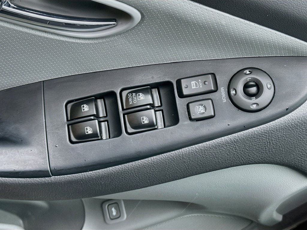 Used 2010 Hyundai Elantra SE FWD image 16