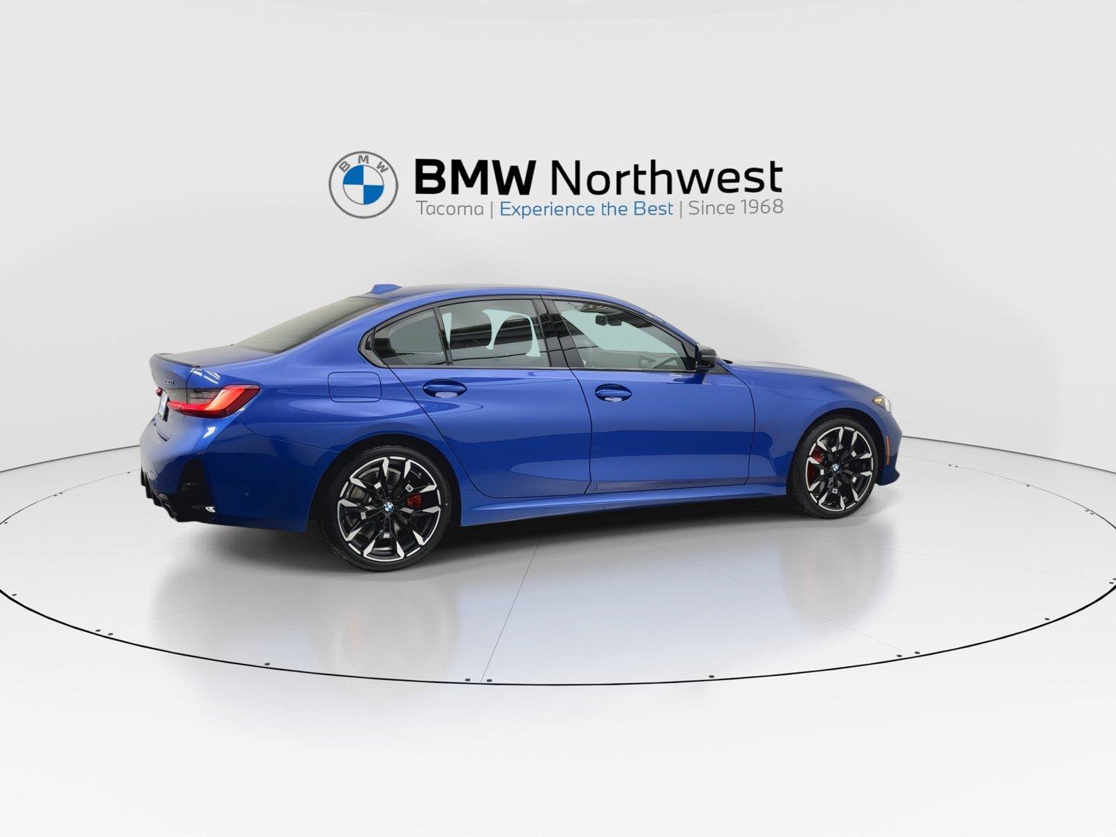 New 2026 BMW 330i xDrive Sedan w/ M Sport Package AWD/4WD image 4