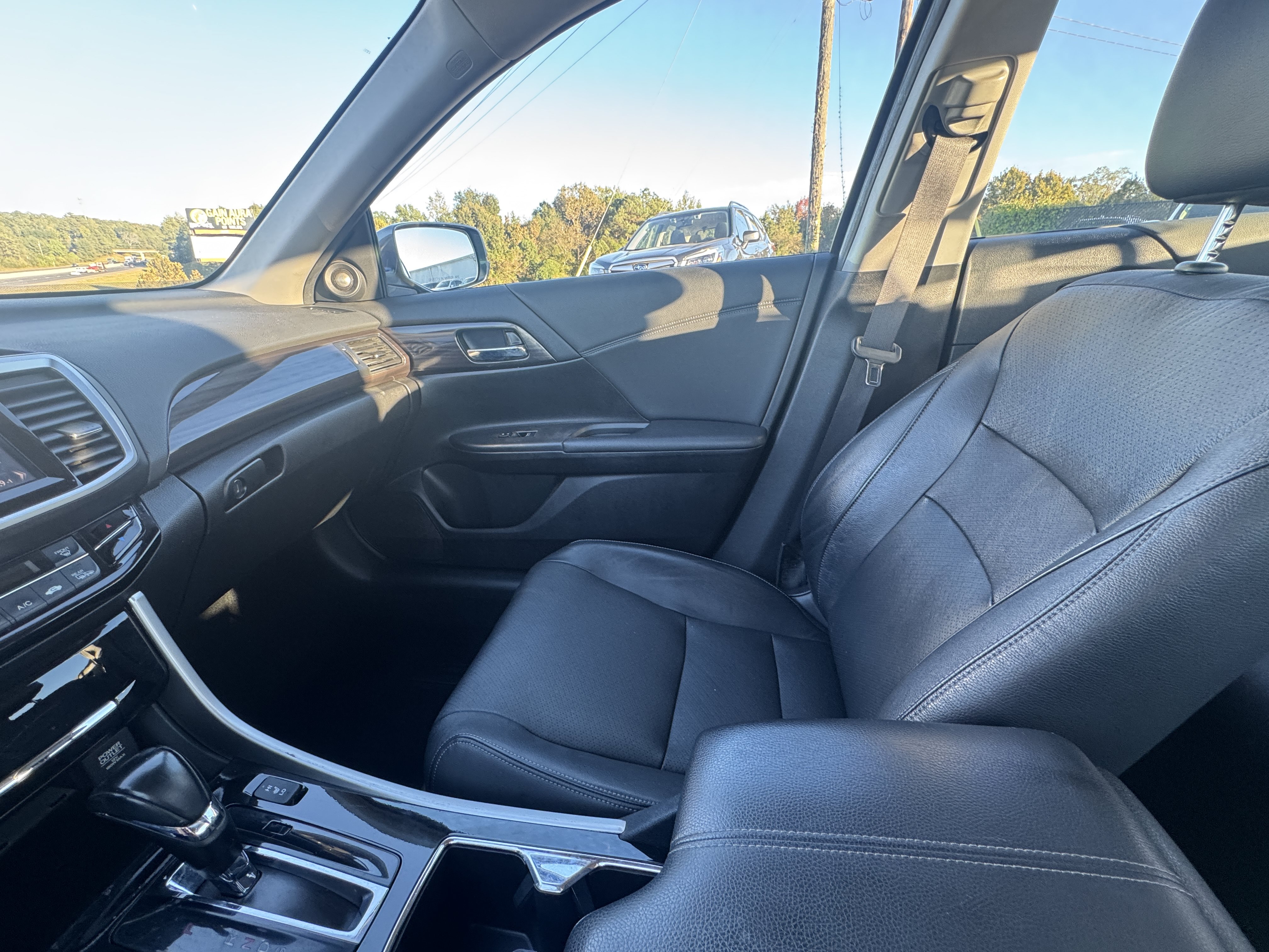 Used 2017 Honda Accord EX-L image 8