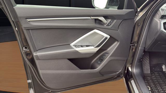 Used 2023 Audi Q3 2.0T Premium Plus w/ Premium Plus Package image 21