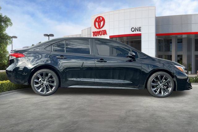 Certified 2025 Toyota Corolla SE image 3