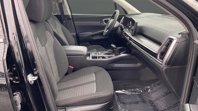 Certified 2025 Kia Sorento LX FWD image 25