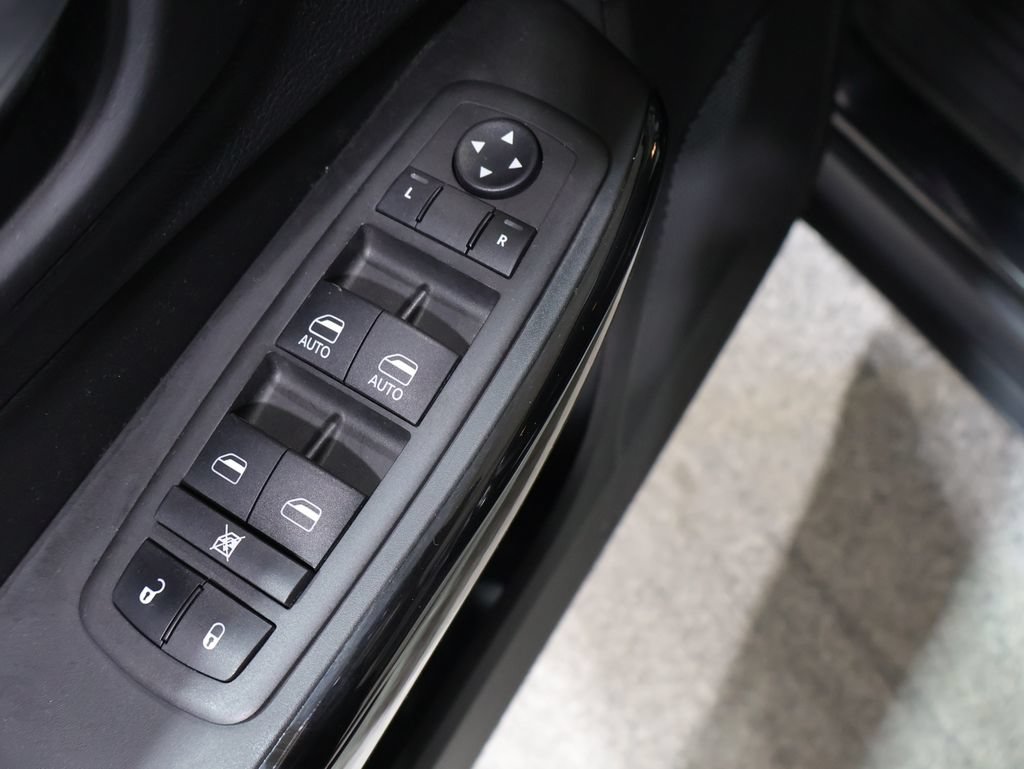 Used 2023 Jeep Cherokee Altitude Lux AWD/4WD image 14