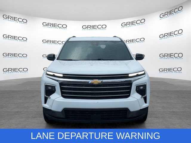 Used 2024 Chevrolet Traverse LT w/ Enhanced Driving Package FWD image 2