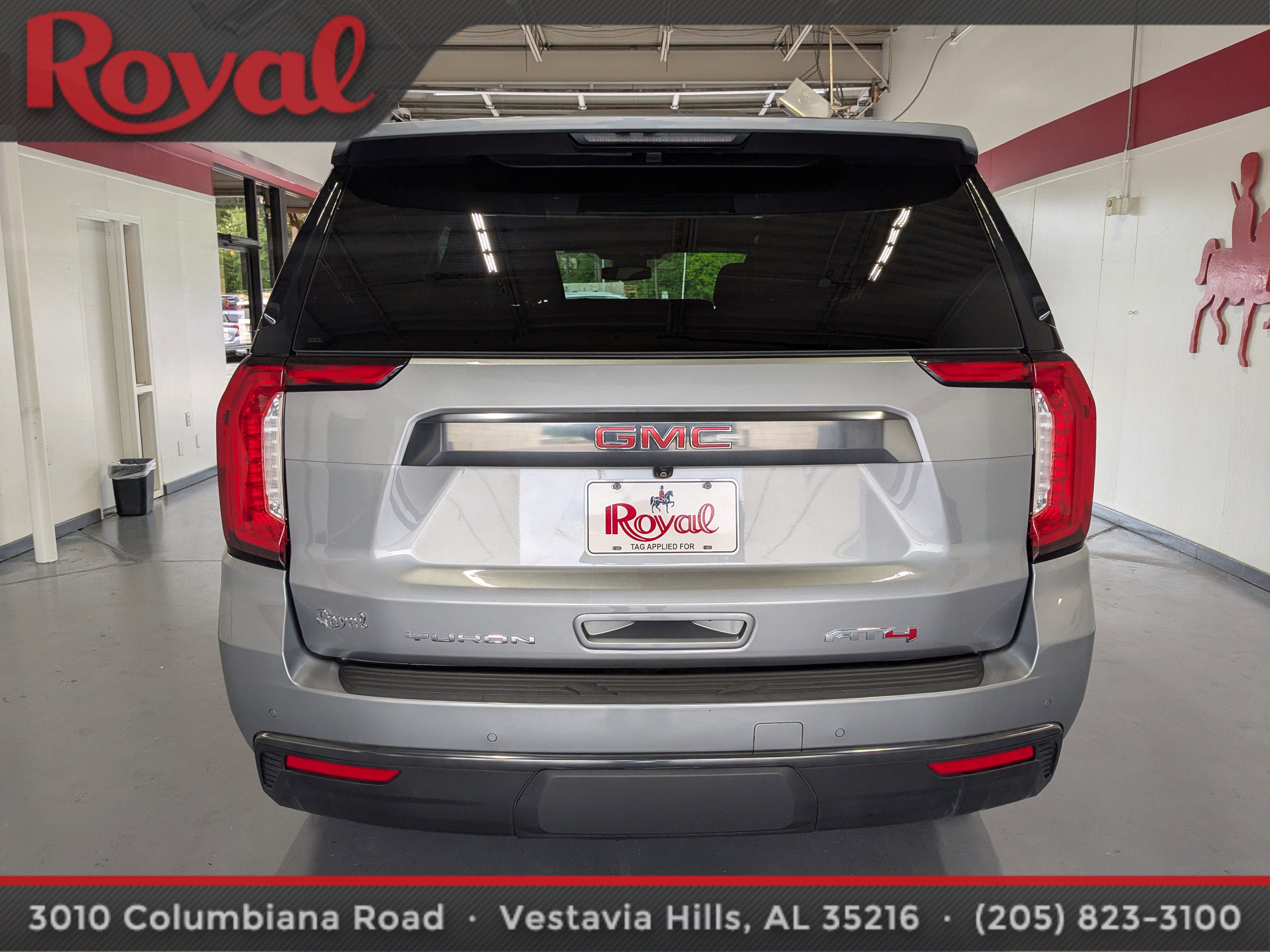 Used 2023 GMC Yukon AT4 w/ Technology Package AWD/4WD image 3