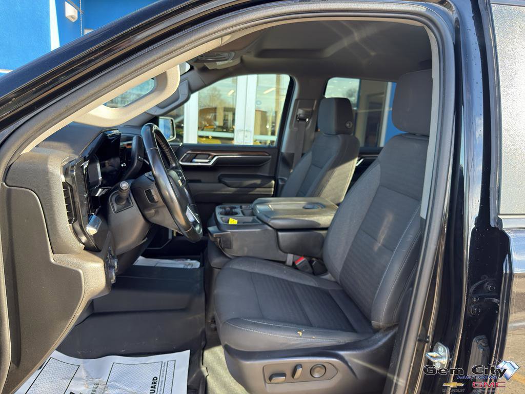 Used 2023 Chevrolet Silverado 1500 LT AWD/4WD image 15