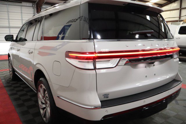 Used 2022 Lincoln Navigator L Reserve RWD image 29