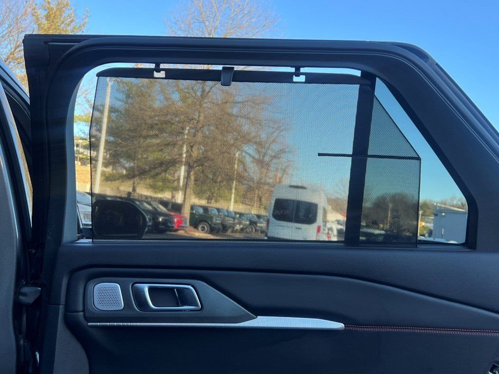 Used 2025 Ford Explorer ST image 15