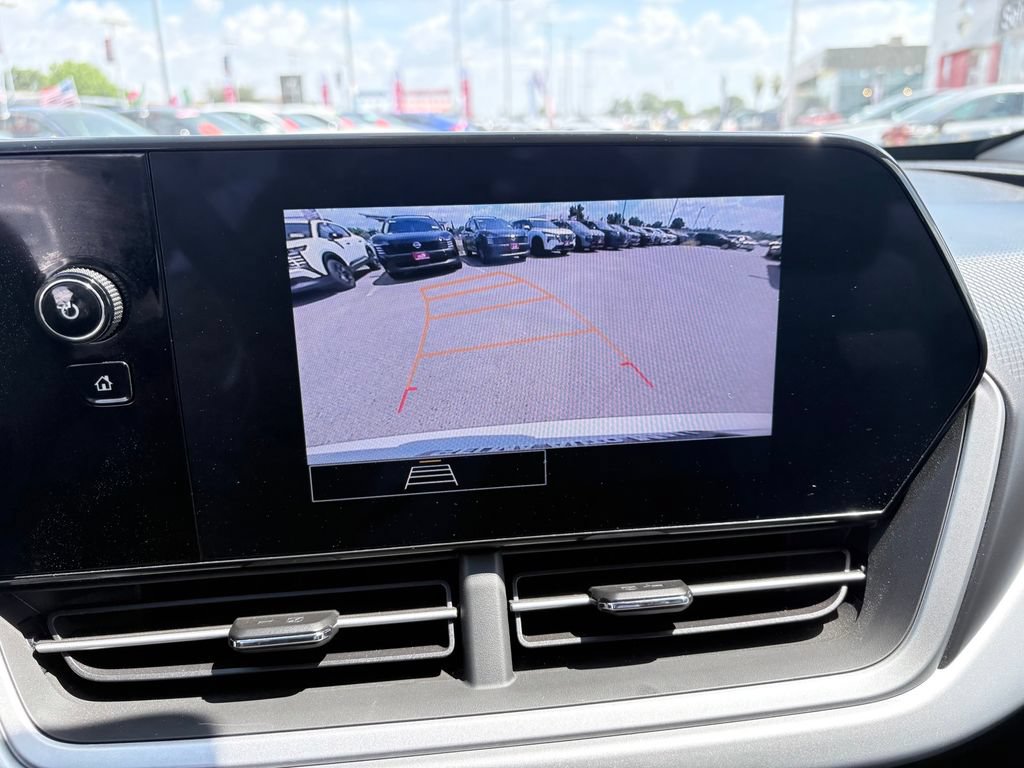 Used 2025 Chevrolet Trax LS FWD image 17