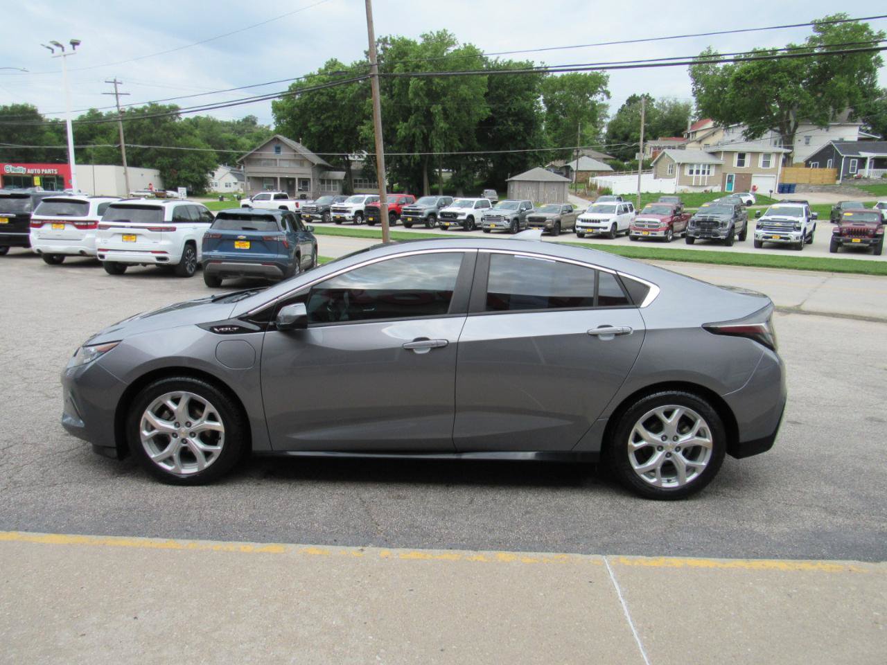Used 2018 Chevrolet Volt Premier w/ Driver Confidence Package FWD image 10