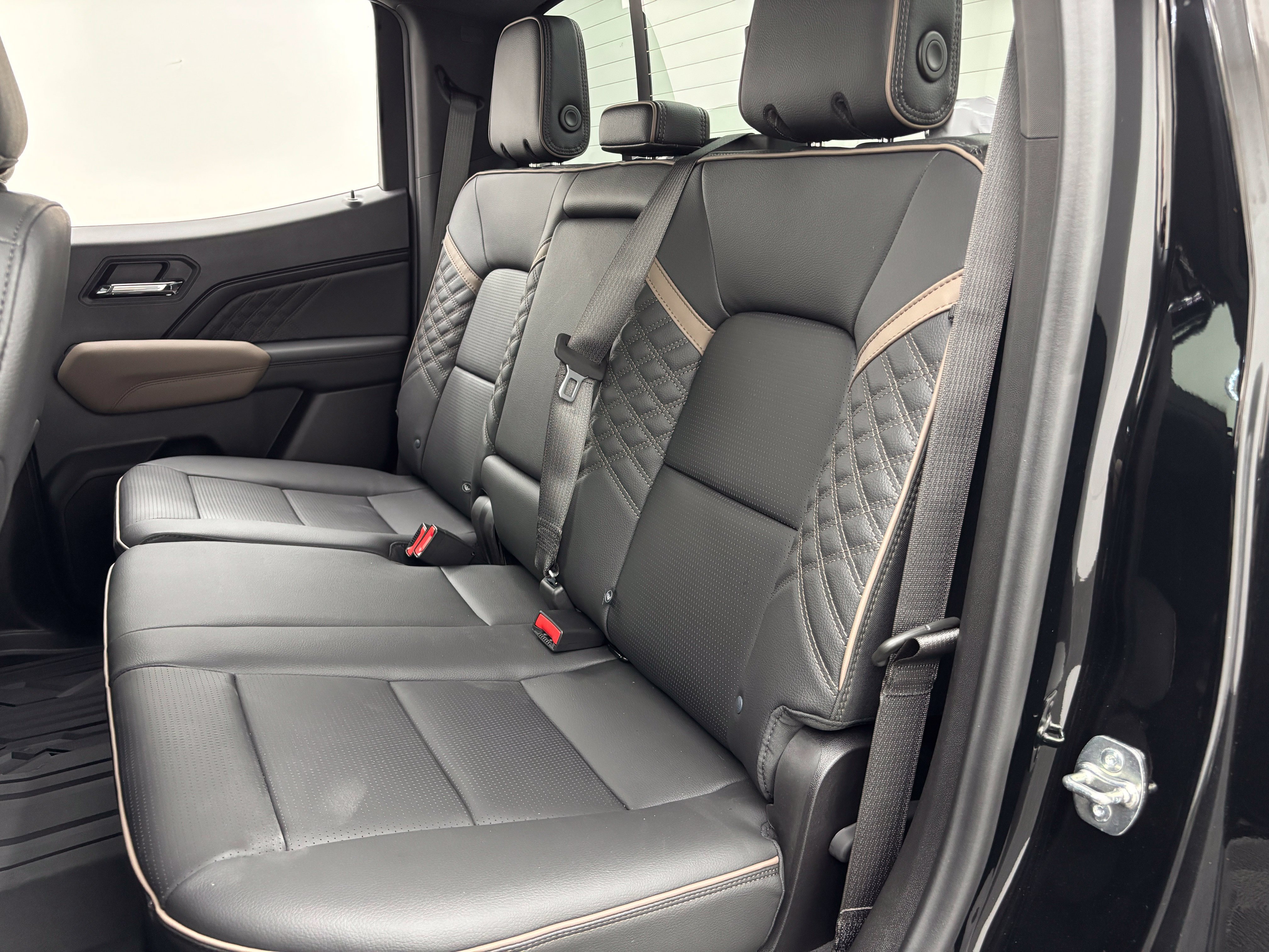 New 2026 GMC Canyon Denali w/ LPO, Black Badging Package AWD/4WD image 42