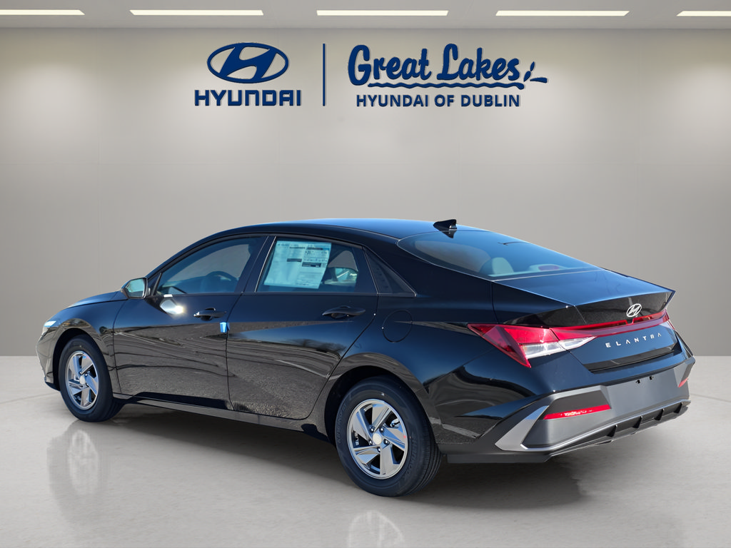 New 2026 Hyundai Elantra SE FWD image 3