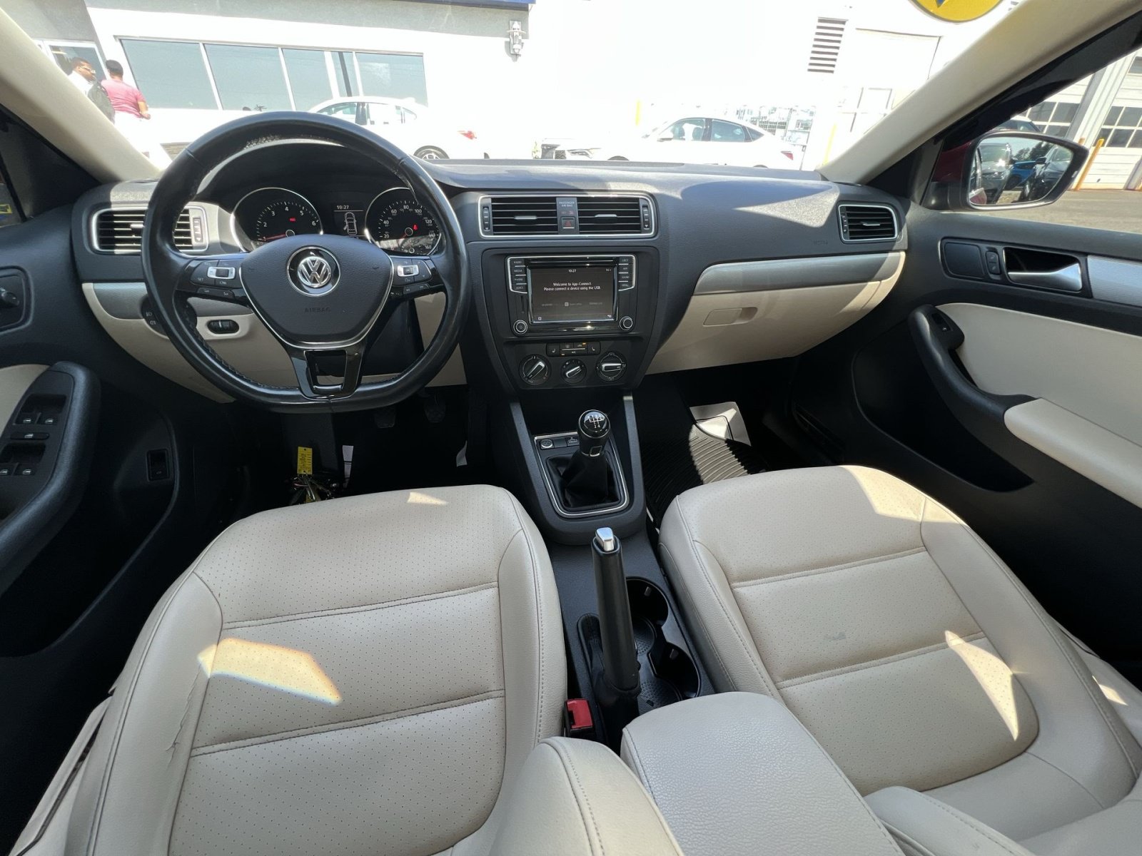 Used 2018 Volkswagen Jetta SE FWD image 2