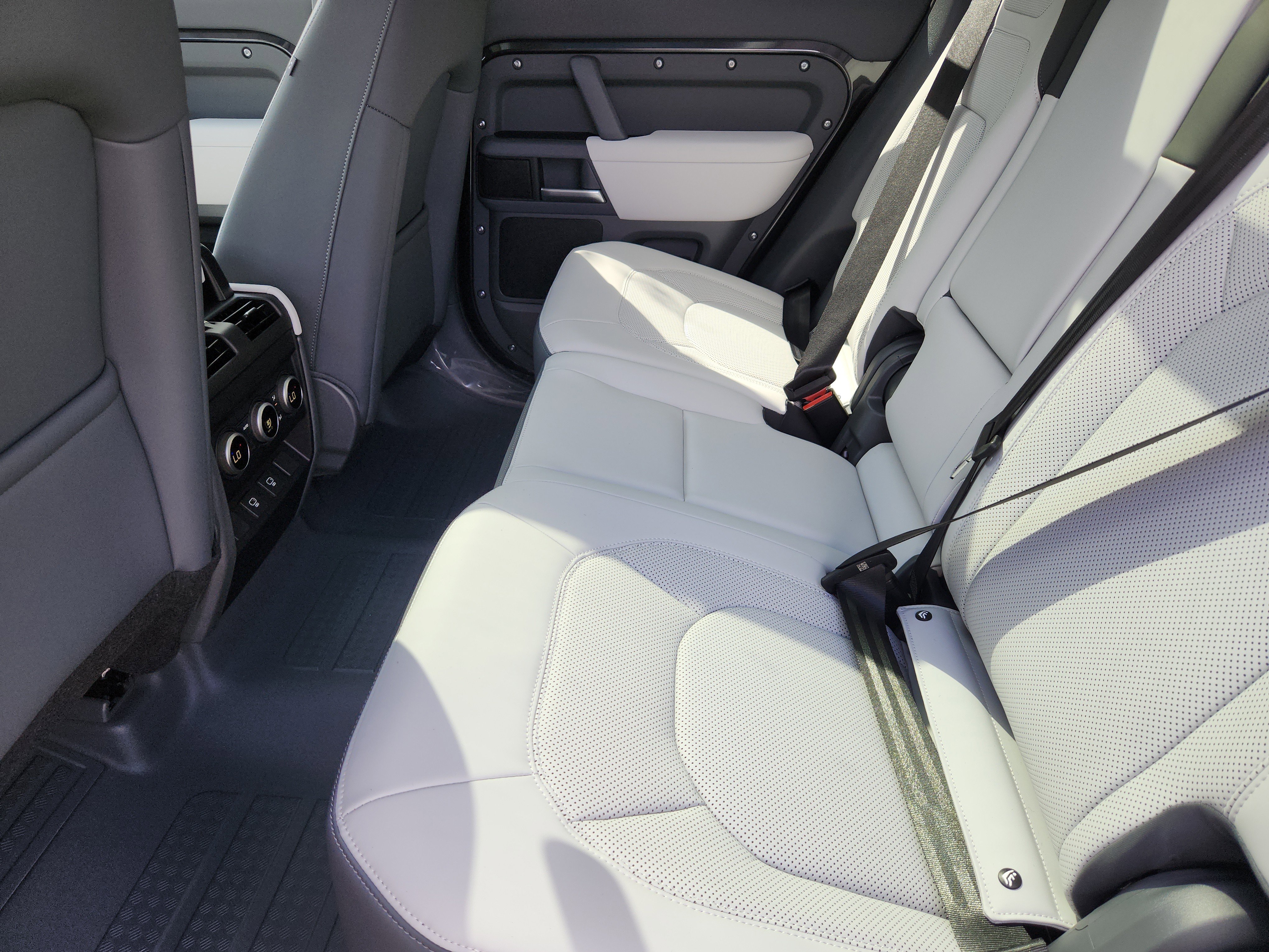 Used 2025 Land Rover Defender 130 S image 5