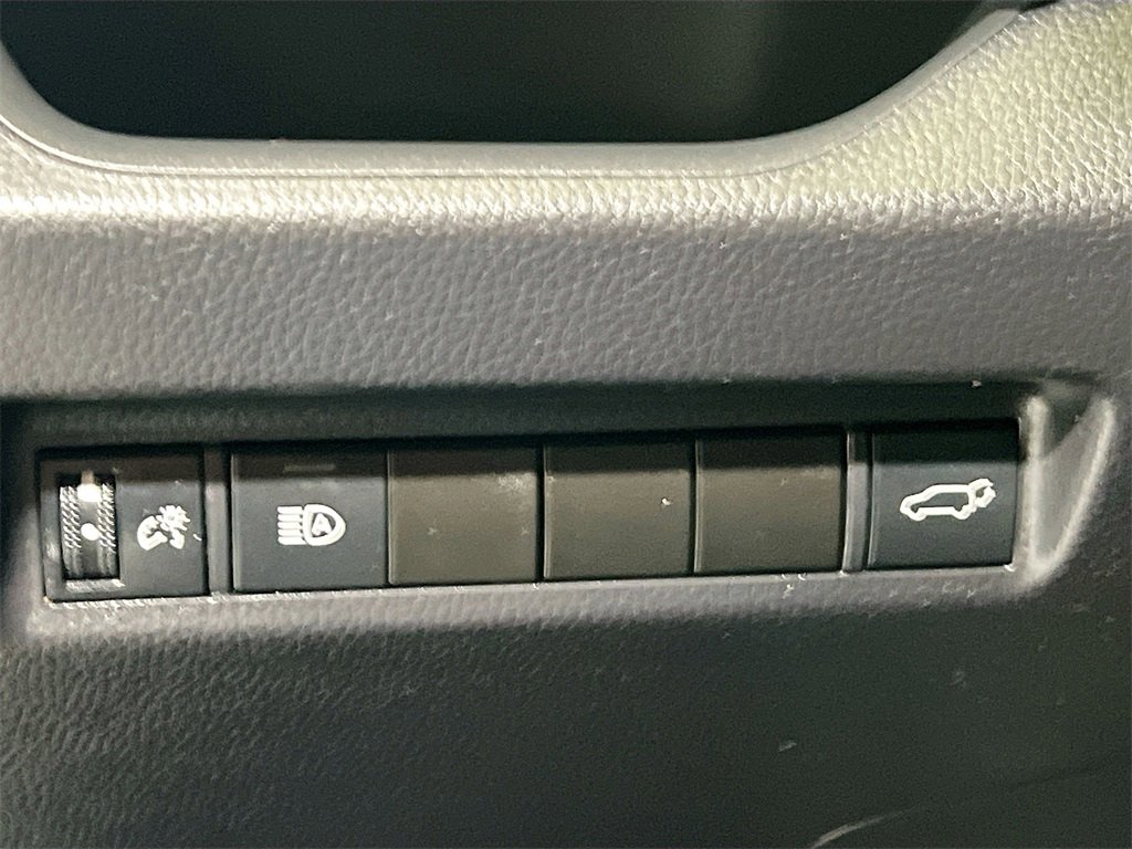 Used 2019 Toyota RAV4 XLE image 10
