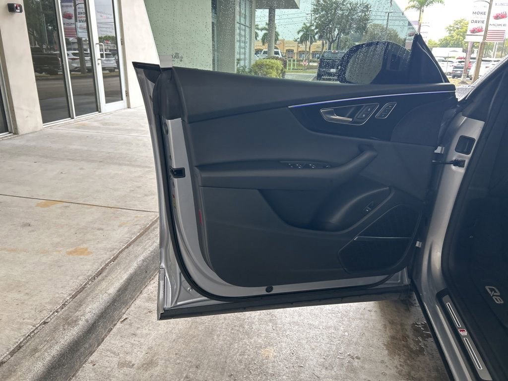 Used 2019 Audi Q8 Premium Plus image 38
