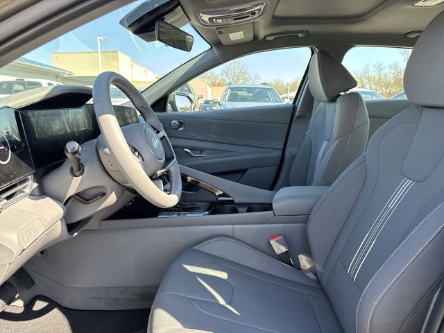 Used 2025 Hyundai Elantra SEL image 11