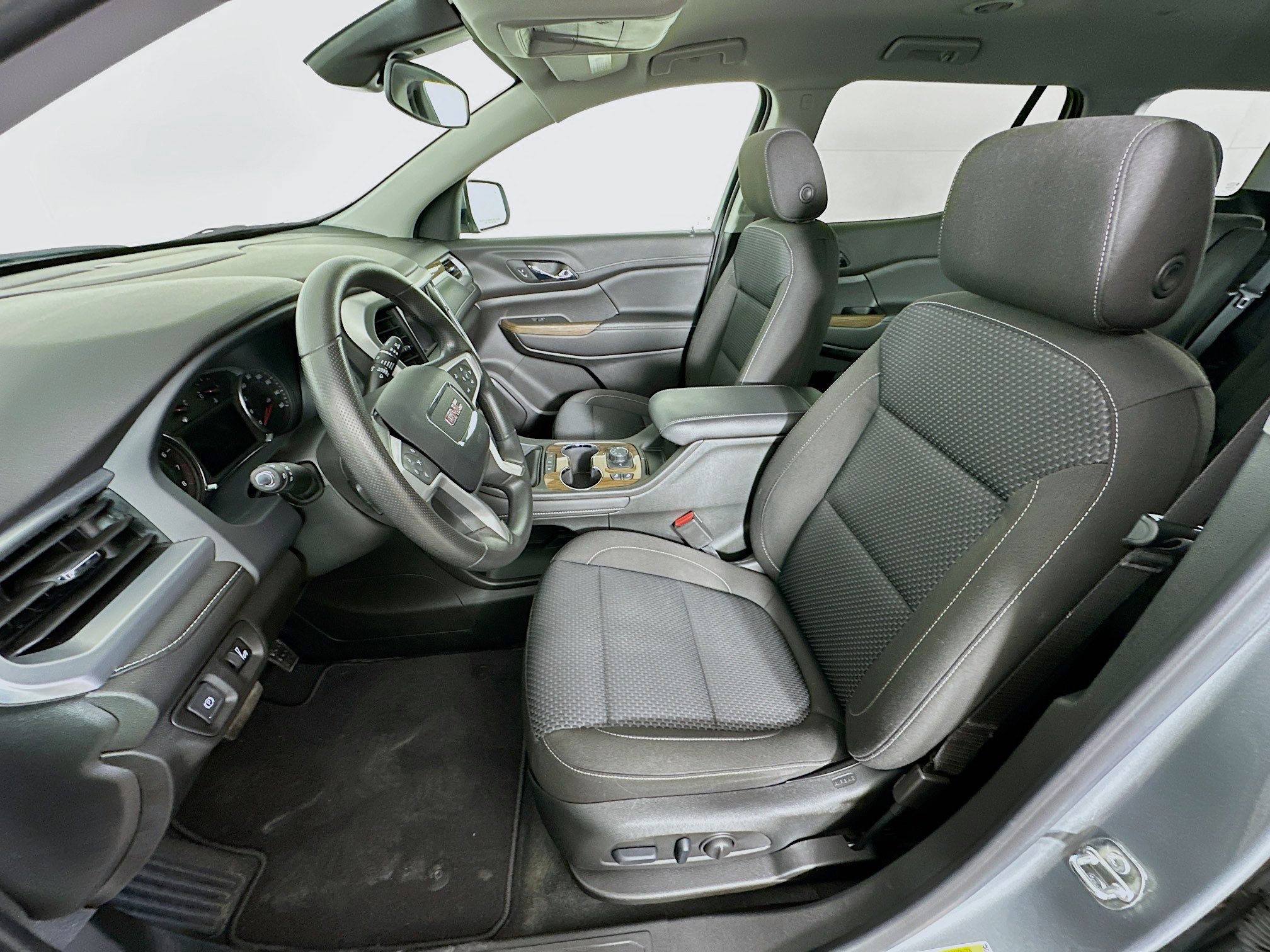 Used 2023 GMC Acadia SLE w/ Driver Convenience Package image 13