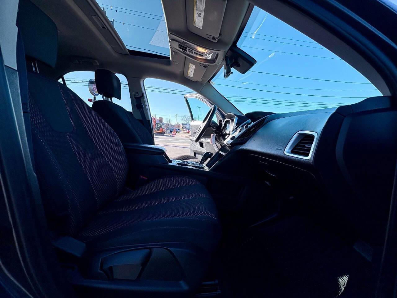 Used 2017 Chevrolet Equinox LT w/ Convenience Package image 32