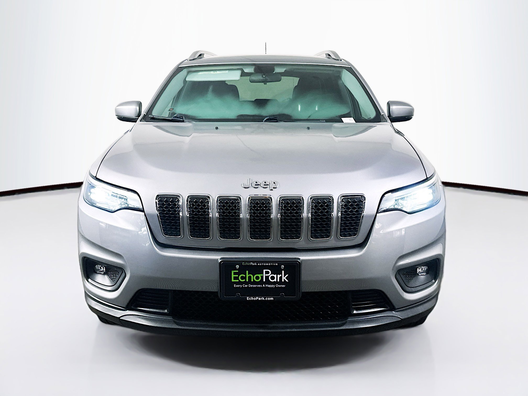 Used 2019 Jeep Cherokee Latitude Plus w/ Cold Weather Group AWD/4WD image 2