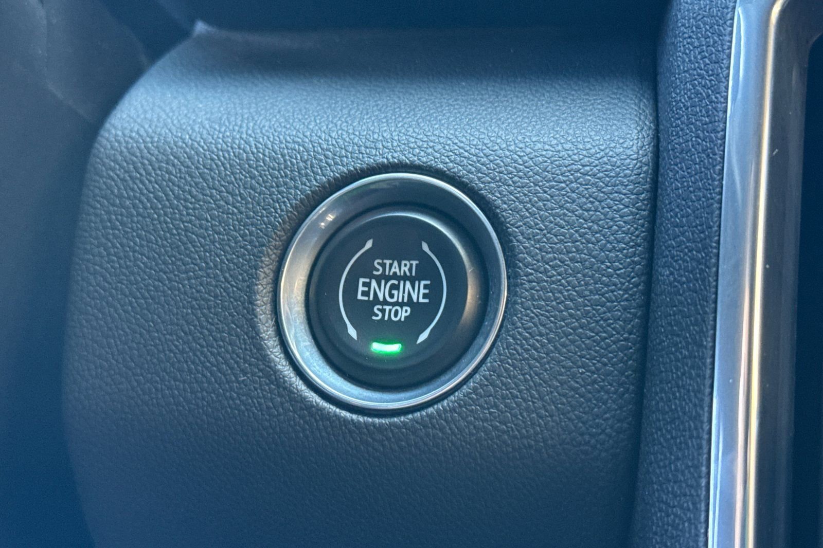 Used 2025 GMC Acadia Elevation image 30