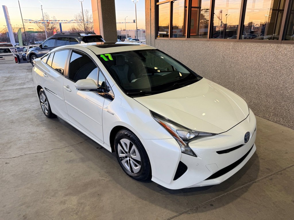 Used 2017 Toyota Prius Three w/ Advanced Technology Package image 4