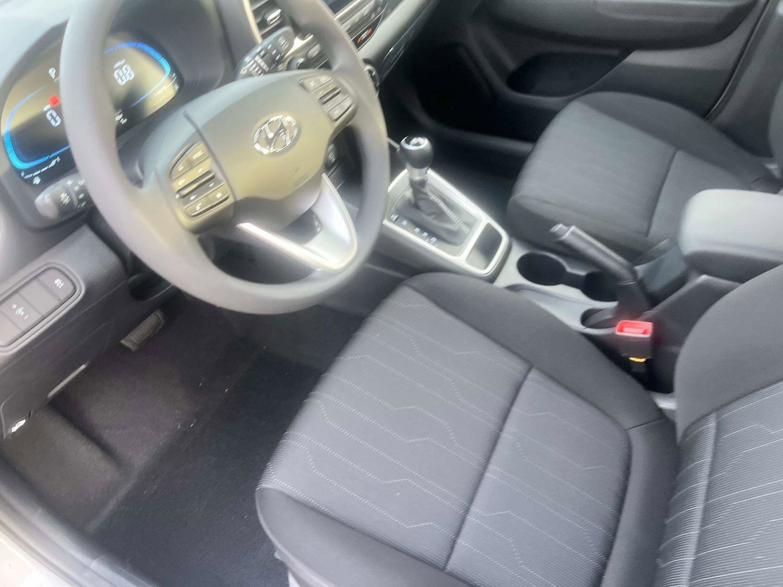 Used 2026 Hyundai Venue SE FWD image 21