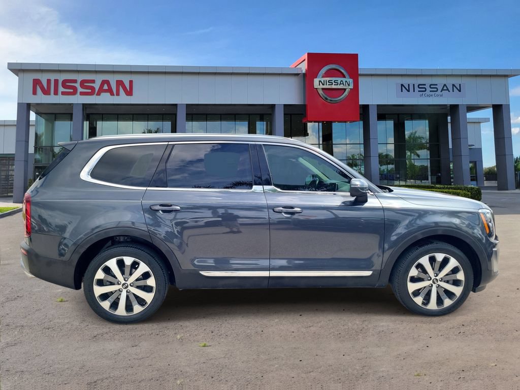 Used 2021 Kia Telluride EX w/ EX Premium Package FWD image 3
