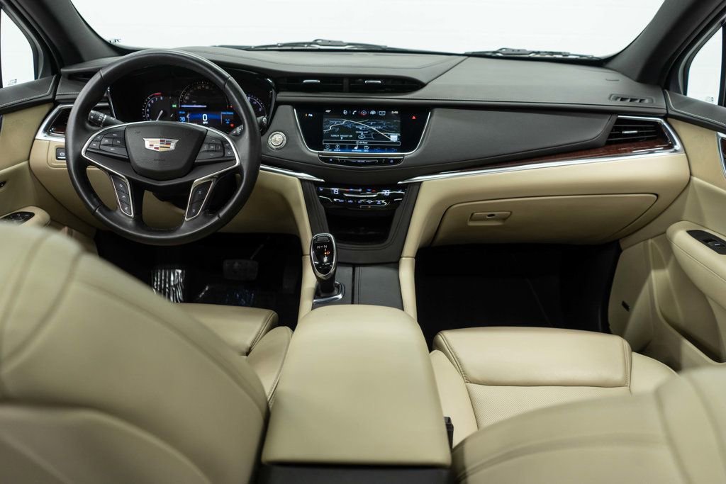 Used 2017 Cadillac XT5 Luxury w/ Driver Awareness Package image 10