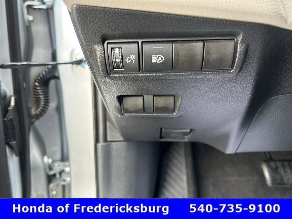 Used 2025 Toyota Corolla Cross L image 41