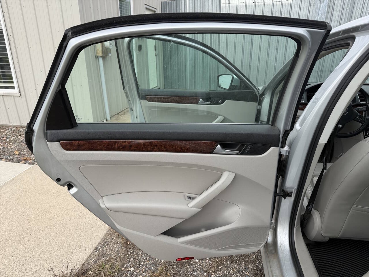 Used 2013 Volkswagen Passat 2.5 SEL Premium FWD image 22