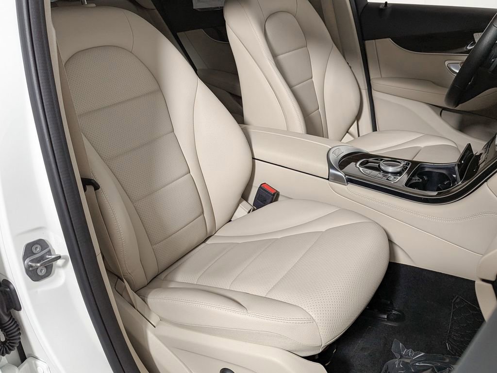 Used 2019 Mercedes-Benz GLC 300 4MATIC image 23