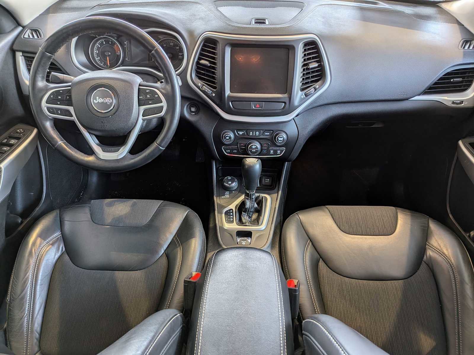 Used 2018 Jeep Cherokee Latitude Plus w/ Comfort/Convenience Group image 14