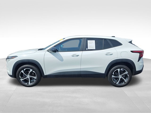 Used 2025 Chevrolet Trax RS w/ Driver Confidence Package FWD image 2