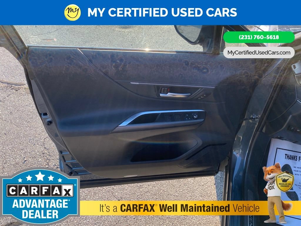 Used 2024 Toyota Venza XLE AWD/4WD image 11