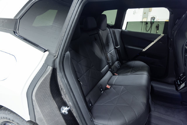 Used 2024 BMW iX xDrive50 w/ Premium Package AWD/4WD image 23