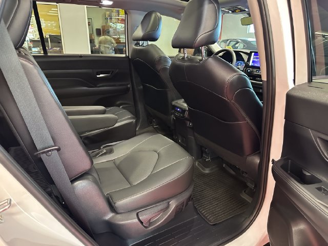 Certified 2024 Toyota Grand Highlander AWD image 14