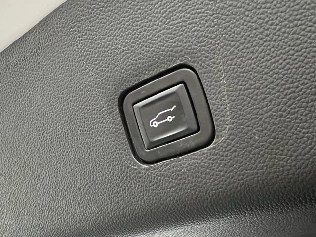 Used 2020 Chevrolet Traverse LT w/ LPO, Floor Liner Package image 27