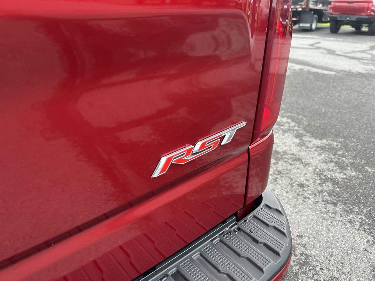 Used 2023 Chevrolet Silverado 1500 RST w/ Z71 Off-Road Package AWD/4WD image 12