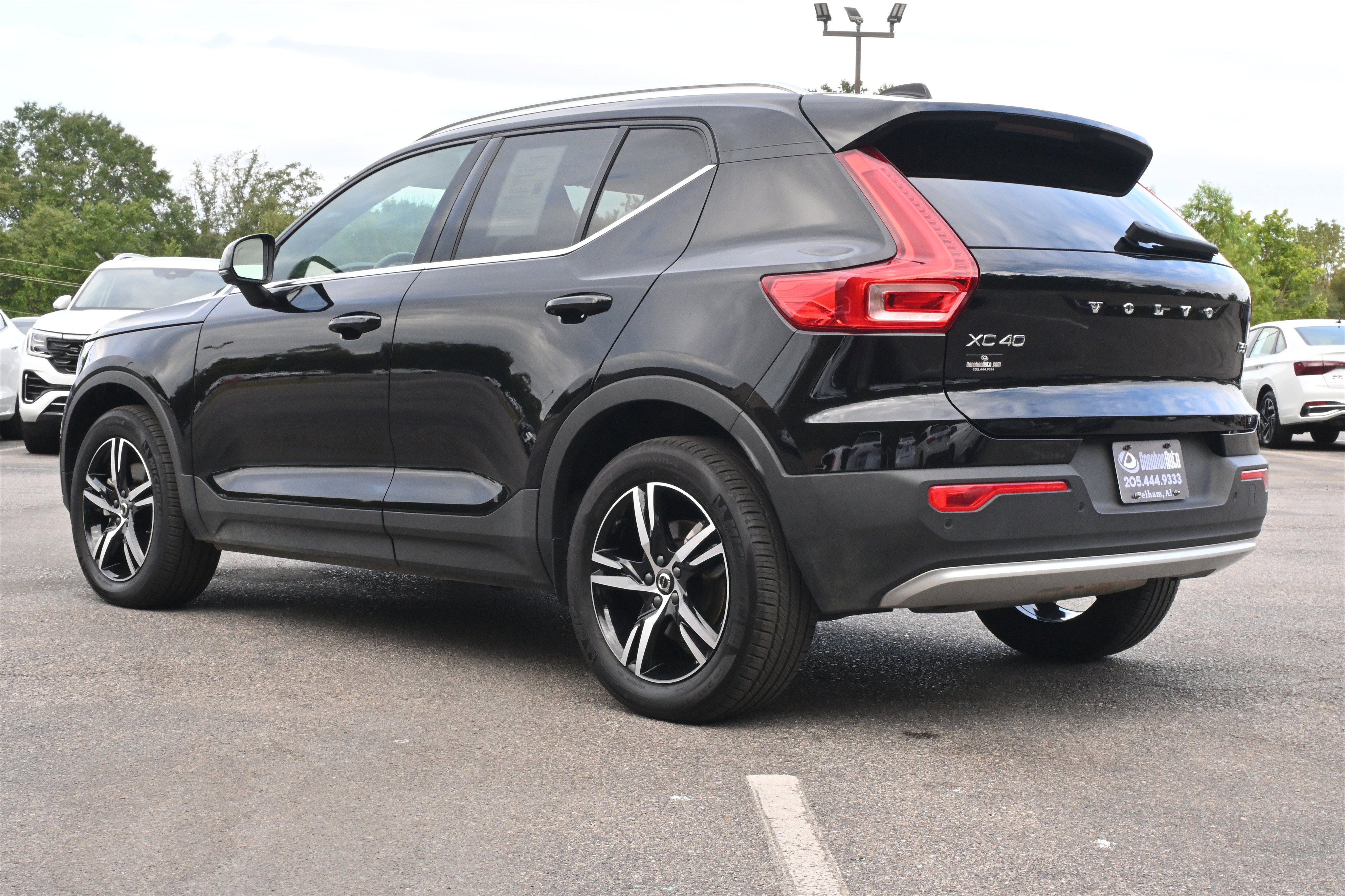 Used 2025 Volvo XC40 B5 Core image 7