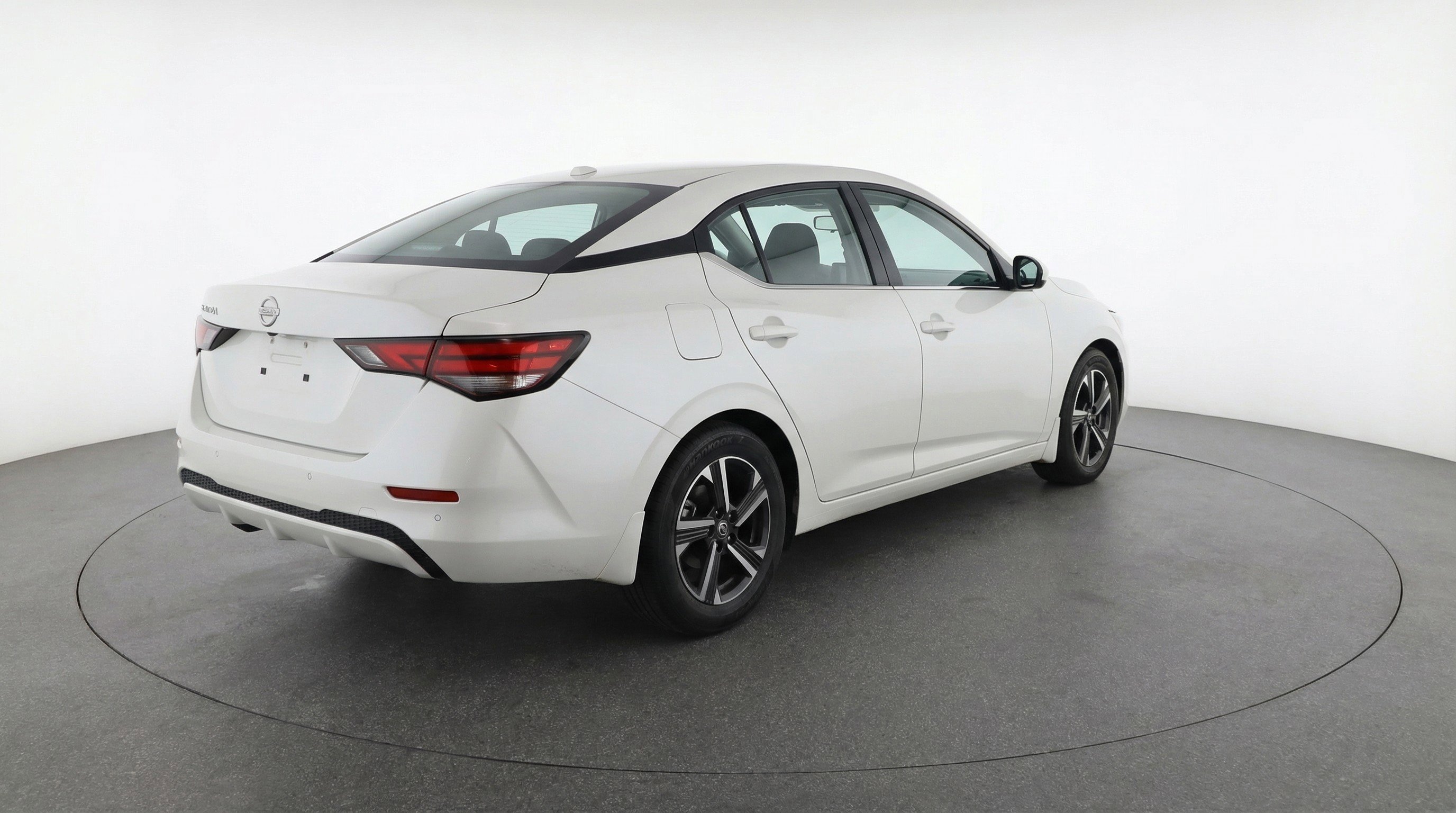 Used 2025 Nissan Sentra SV FWD image 9